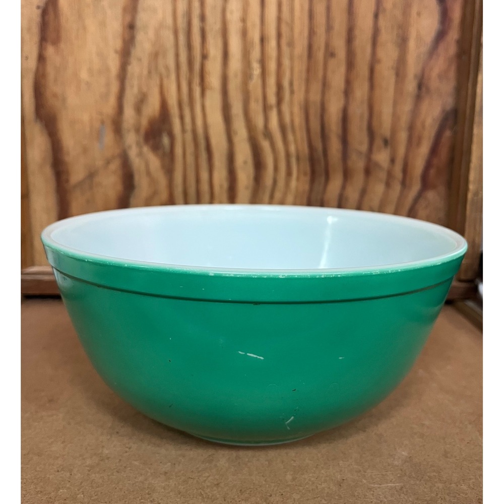Vintage Pyrex Green 1.5qt Mixing Bowl